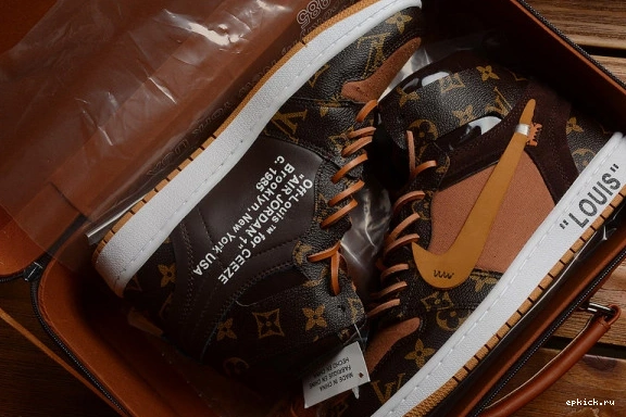 Rep EP 1 AQ0818-158 AIR JORDAN O-W -LouiV CASE) (WITH AQ0818-158 0108